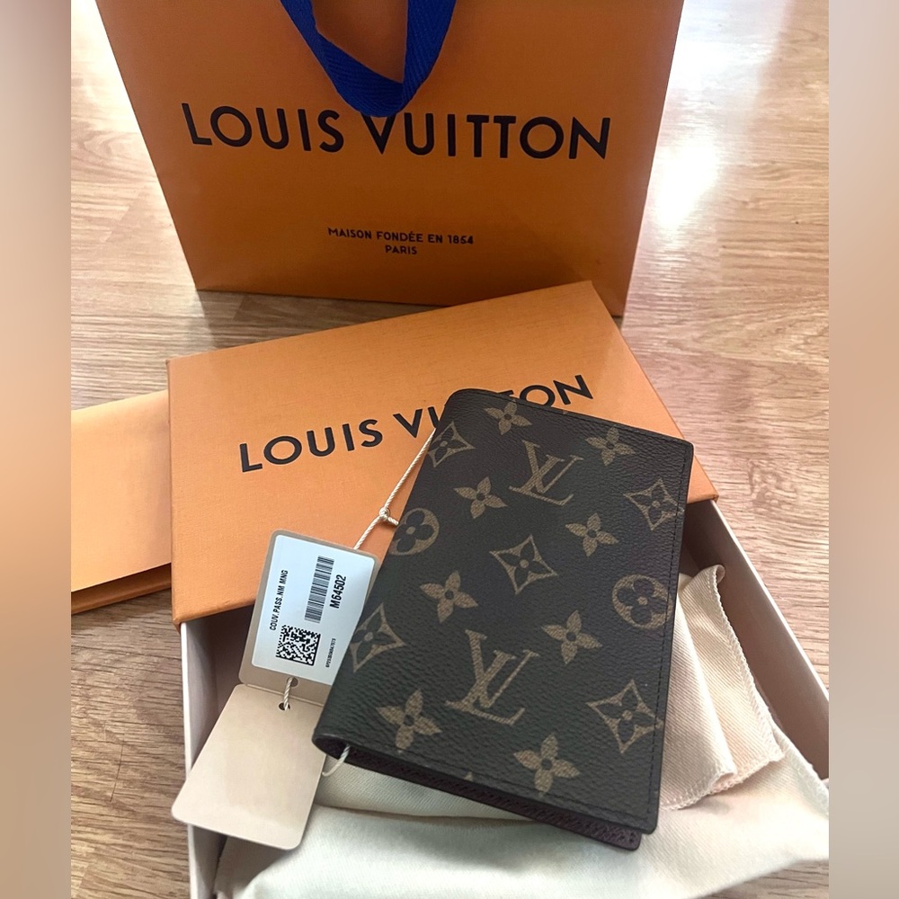 Brand new authentic Louis Vuitton Monogram Passport Holder / wallet